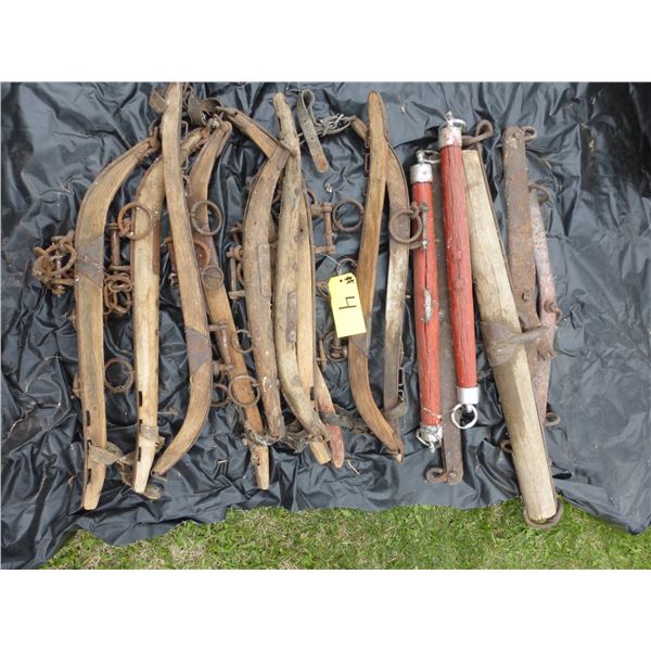 10- WOODEN HANES, 6- TREE'S