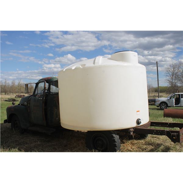 APPROX. 1000 GALLON POLY TANK