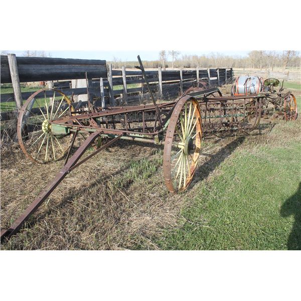 JOHN DEERE 4 BAR RAKE (VERY NICE)