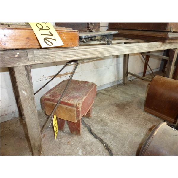 MILKING STOOL AND WASH STAND