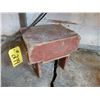Image 3 : MILKING STOOL AND WASH STAND