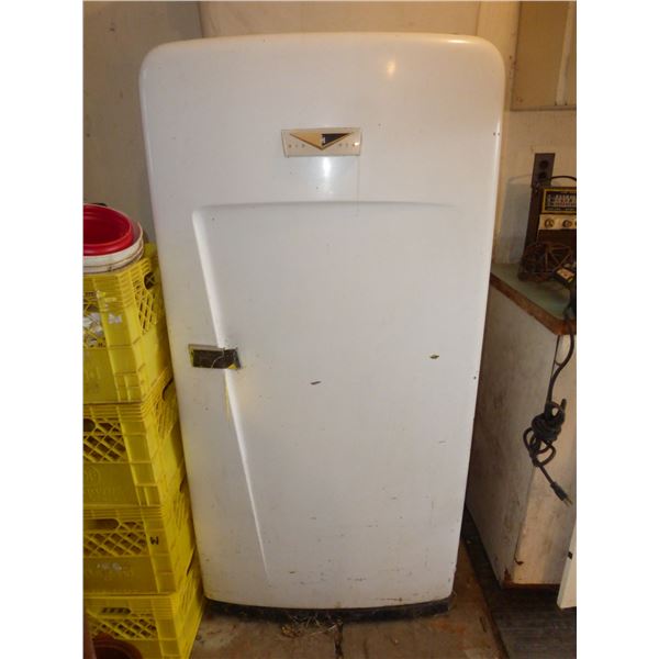 INTERNATIONAL HARVESTOR FRIDGE