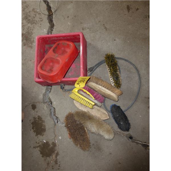 BRUSHES, PET DISH AND WATER DISH