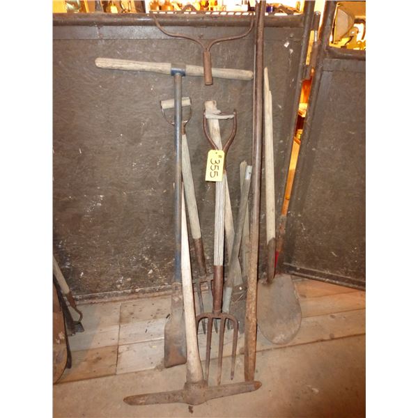 QTY OF VARIOUS HAND AND GARDEN TOOLS