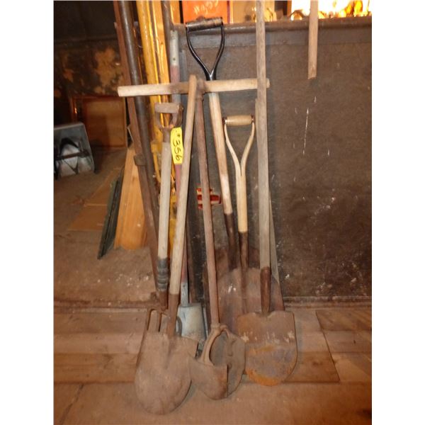QTY OF VARIOUS HAND AND GARDEN TOOLS