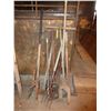 Image 1 : QTY OF VARIOUS HAND AND GARDEN TOOLS