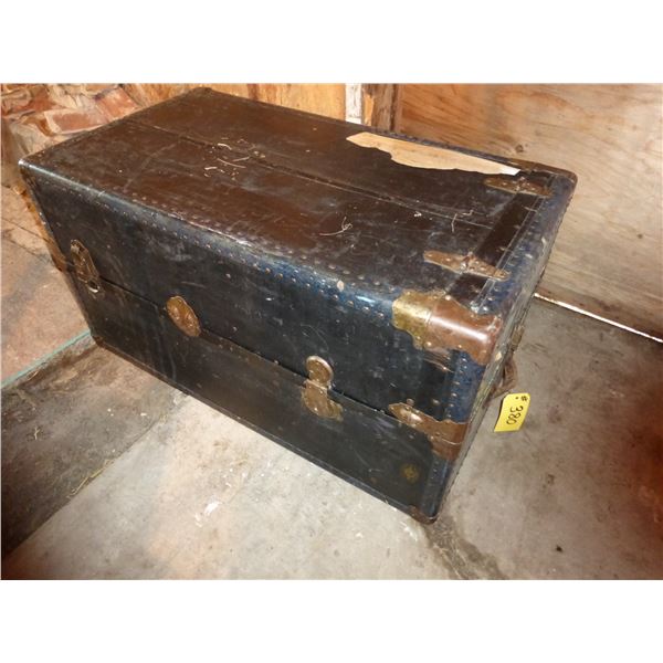 TRUNK (40"W X 22.5"D X 22"H)