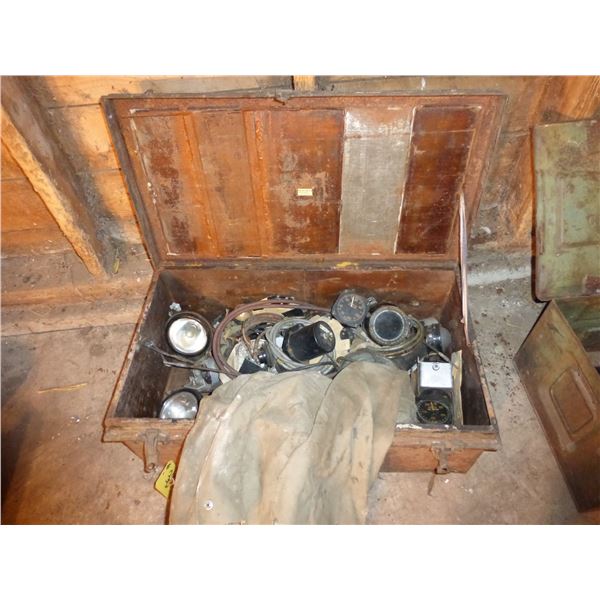 AIRPLANE PARTS & GAUGES & CASE