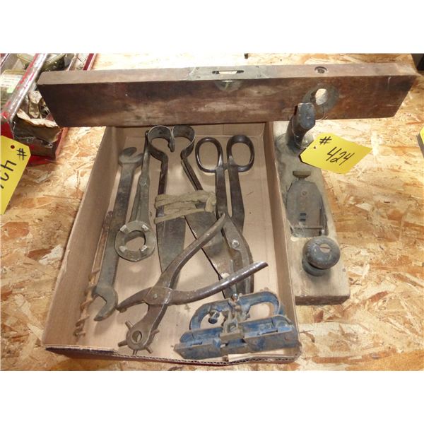 BLOCK PLANES, LEVEL, SNIPS, LEATHER PUNCH AND HAND TOOLS