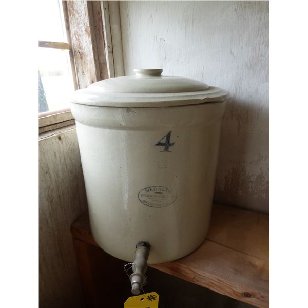 MEDALTA 4 GAL. WATER CROCK C/W LID