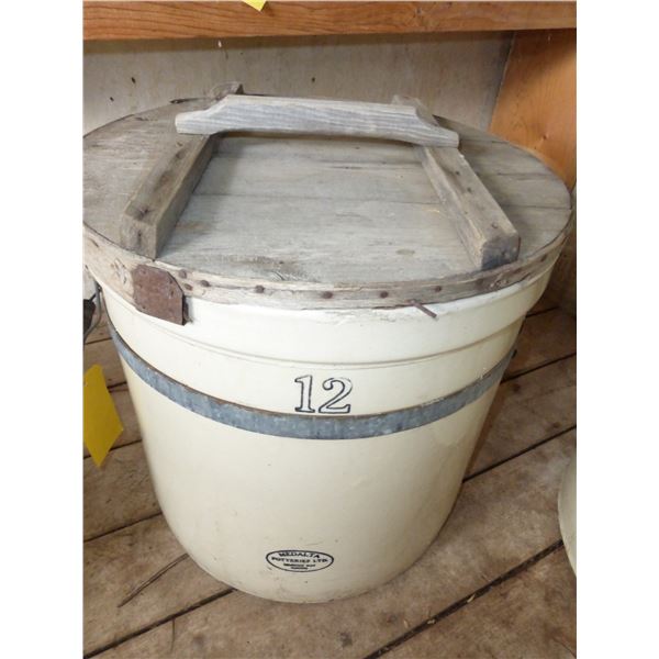 MEDALTA 12 GAL. CROCK C/W LID (HANDLES GOOD, 1 CRACK)