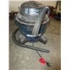 Image 1 : SMALL SHOP VACUUM