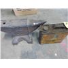 Image 2 : ANTIQUE ANVIL, OIL CAN