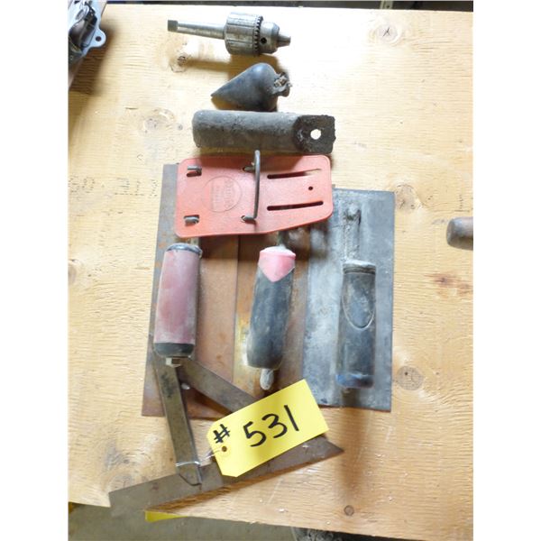 3 TROWELS, 2 PLUMB BOBS, DRILL CHUCK