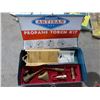 Image 3 : 2- SMALL TOOL BOXES, HYDRAULIC ENDS, TORCH KIT