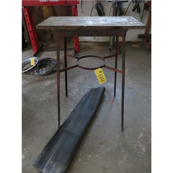 METAL STAND WITH WOODEN TOP
