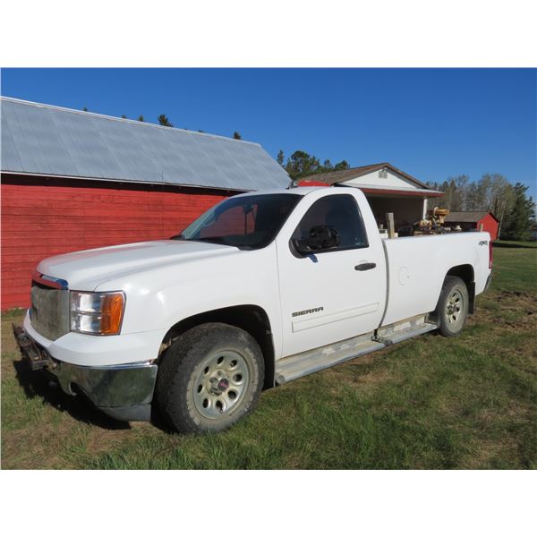 2010 GMC 1500, REG CAB - 4X4 TRUCK, 143,560 KM, SIDE FUEL TANKS, AIR, WINDOWS, 5 WHEEL BALL HITCH