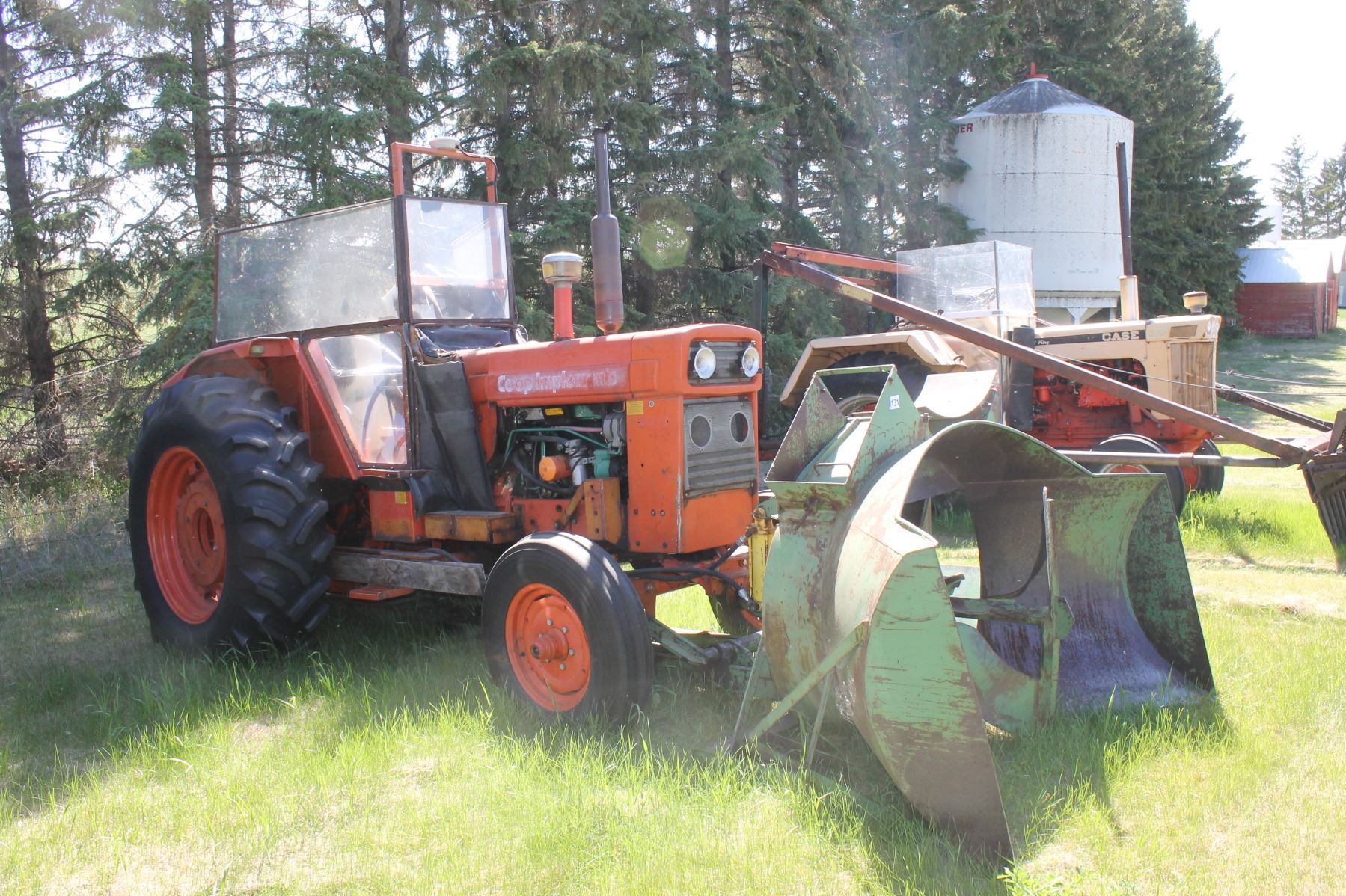 COOP 650 TRACTOR C/W FRONT MOUNT SNOW BLOWER