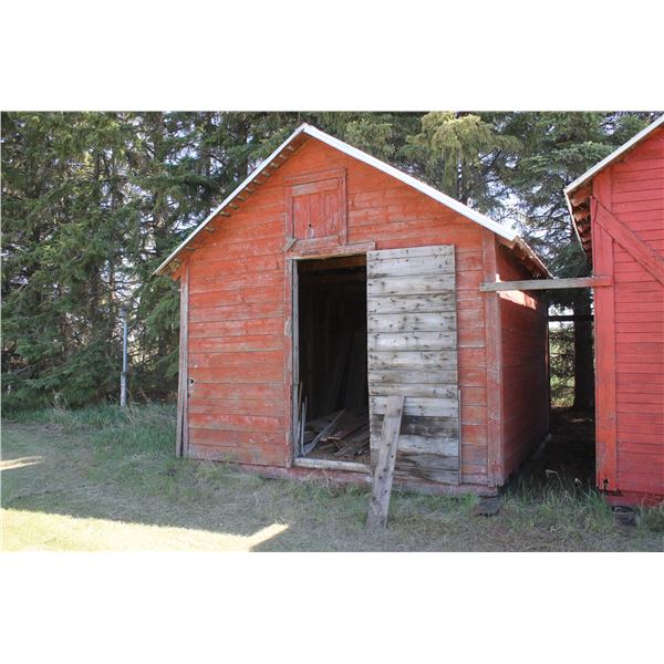 WOOD GRAIN BIN (14' X 12') C/W METAL ROOF & CONTENTS