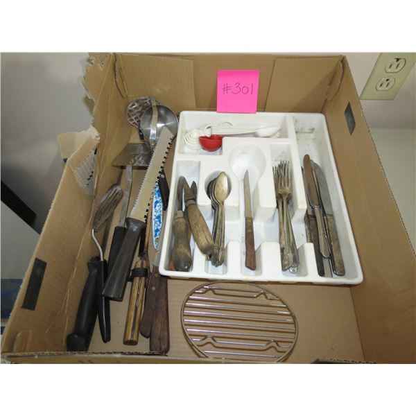 TRAY OF SILVERWARE, MEASURING SPOONS, KITCHEN UTENSILS AND WOOD HANDLE KNIVES