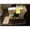 Image 1 : SINGER SEWING MACHINE