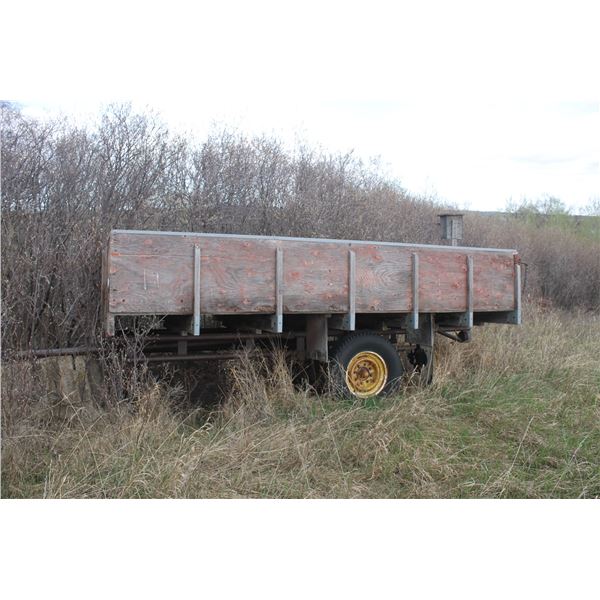 SINGLE AXLE TRAILER WITH TILT IN SOUTH YARD