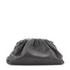 Image 2 : Bottega Veneta The Pouch Leather ack