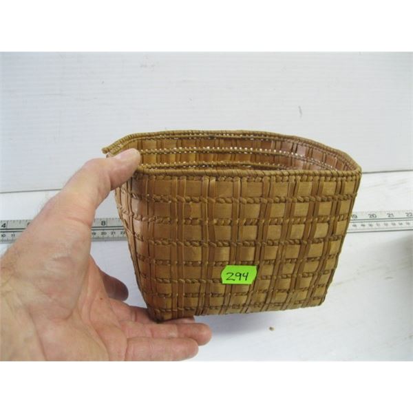 NATIVE CEDAR SQUARE BASKET APPROX. 4.5 X7.5 X5.5 