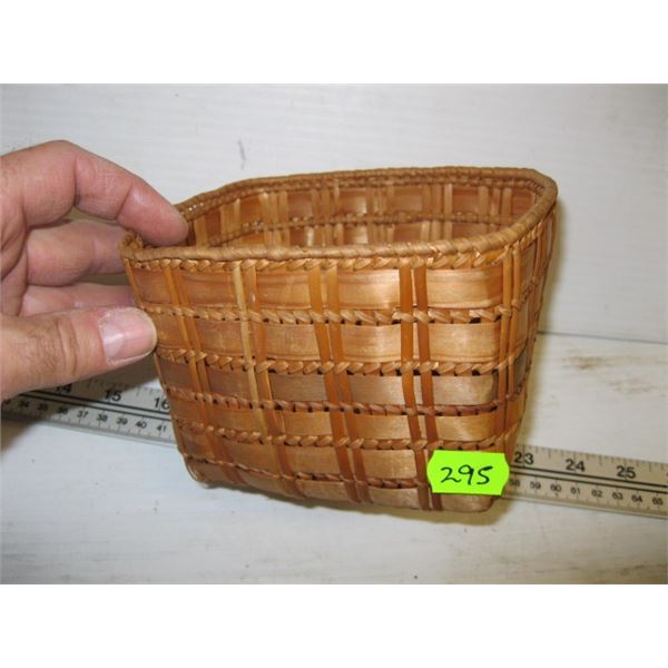 SMALL NATIVE CEDAR SQUARE BASKET, APPROX. 4"X5"X6"