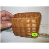 Image 1 : SMALL NATIVE CEDAR SQUARE BASKET, APPROX. 4"X5"X6"