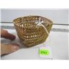 Image 1 : SMALL NATIVE CEDAR BASKET APPROX. 4.5"X3.75"X2.75"