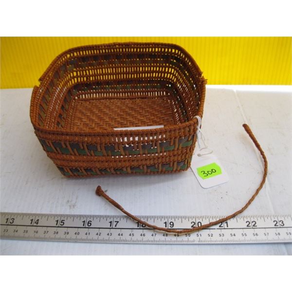 NATIVE CEDAR SQUARE BASKET APPROX. 7"X6.25"X3.25"