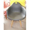 Image 1 : BLACK TUB CHAIR