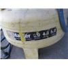 Image 2 : SMALL PORTABLE AIR COMPRESSOR WITH HOSE