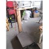 Image 1 : ANTIQUE PLATFORM SCALE