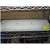 Image 1 : FLUORESCENT LIGHT FIXTURE