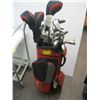 Image 1 : SET OF GOLF CLUBS IN RED TAYLOR MADE BAG