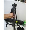 Image 2 : ELECTRIC AIR PUMP, TRIPOD & PAIR OF GLOVES