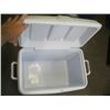 Image 2 : RED RUBBERMAID COOLER
