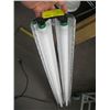 Image 1 : FLUORESCENT LIGHT FIXTURE