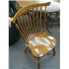 Image 2 : MAPLE DINETTE TABLE WITH 2 LEAFS & 4 CHAIRS