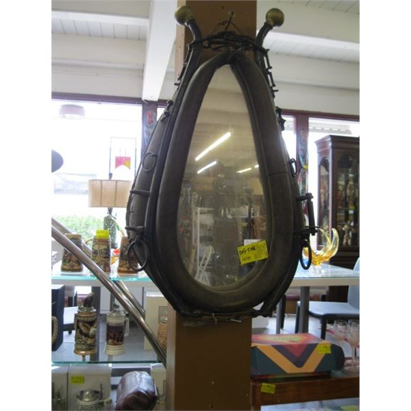 HORSE COLLAR WITH MIRROR & HAMES