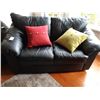 Image 1 : Leather Loveseat C