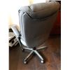 Image 20 : Kaufman L Shaped Desk & Office Chair Cat C