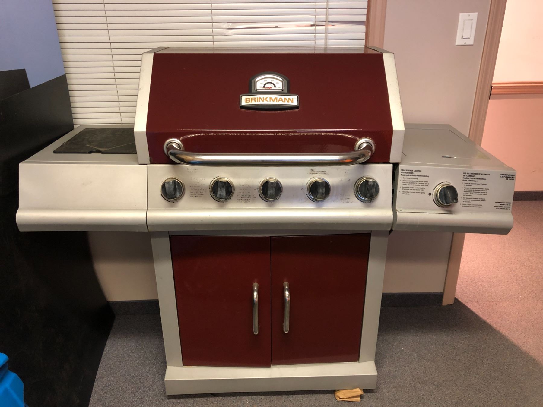 Brinkmann patio propane barbecue w/ full propane tank (grill needs good