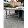 Image 2 : Table from sci-fi movie