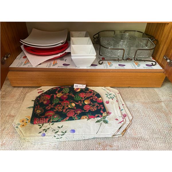 Serving Trays & 6 Placemats