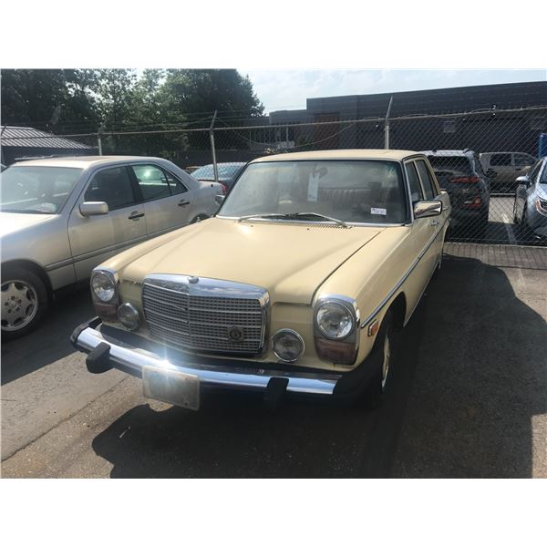 *TOW* 1974 MERCEDES BENZ 115D 240D, 4DR SEDAN, YELLOW/WHITE, VIN 11511710016649