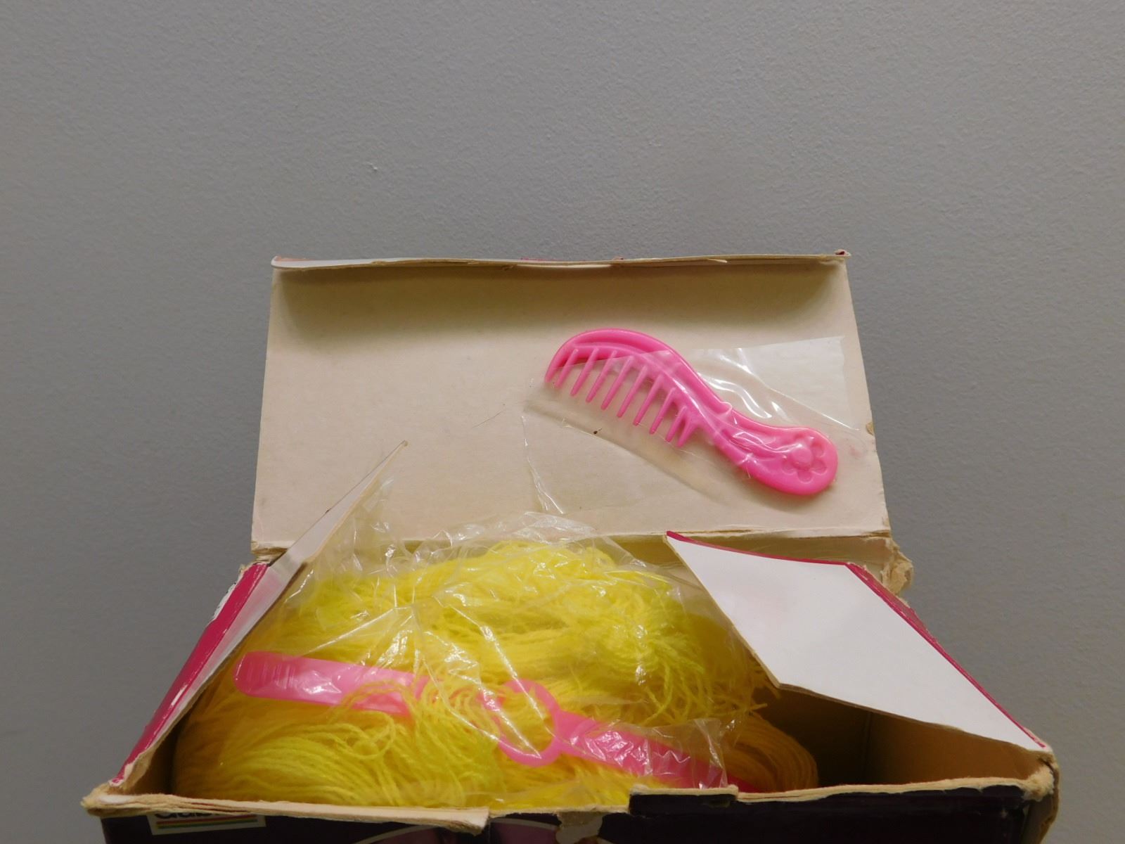Pretty Cut & Grow Doll Vintage Hair Yarn W Extra Hair Comb Box