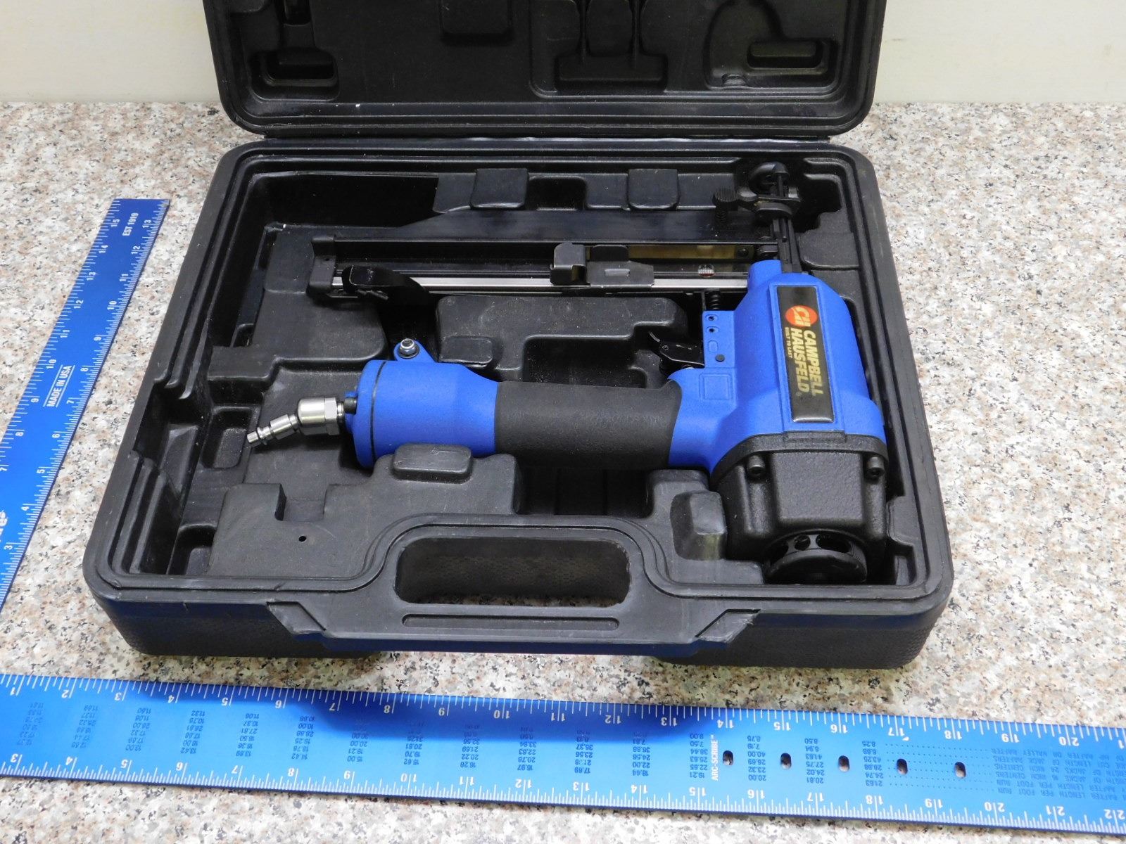 Campbell Hausfeld Air Tools 2 1/2" Finishing Nail Gun and 2" 1 In 2